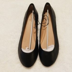 Universal Thread flats